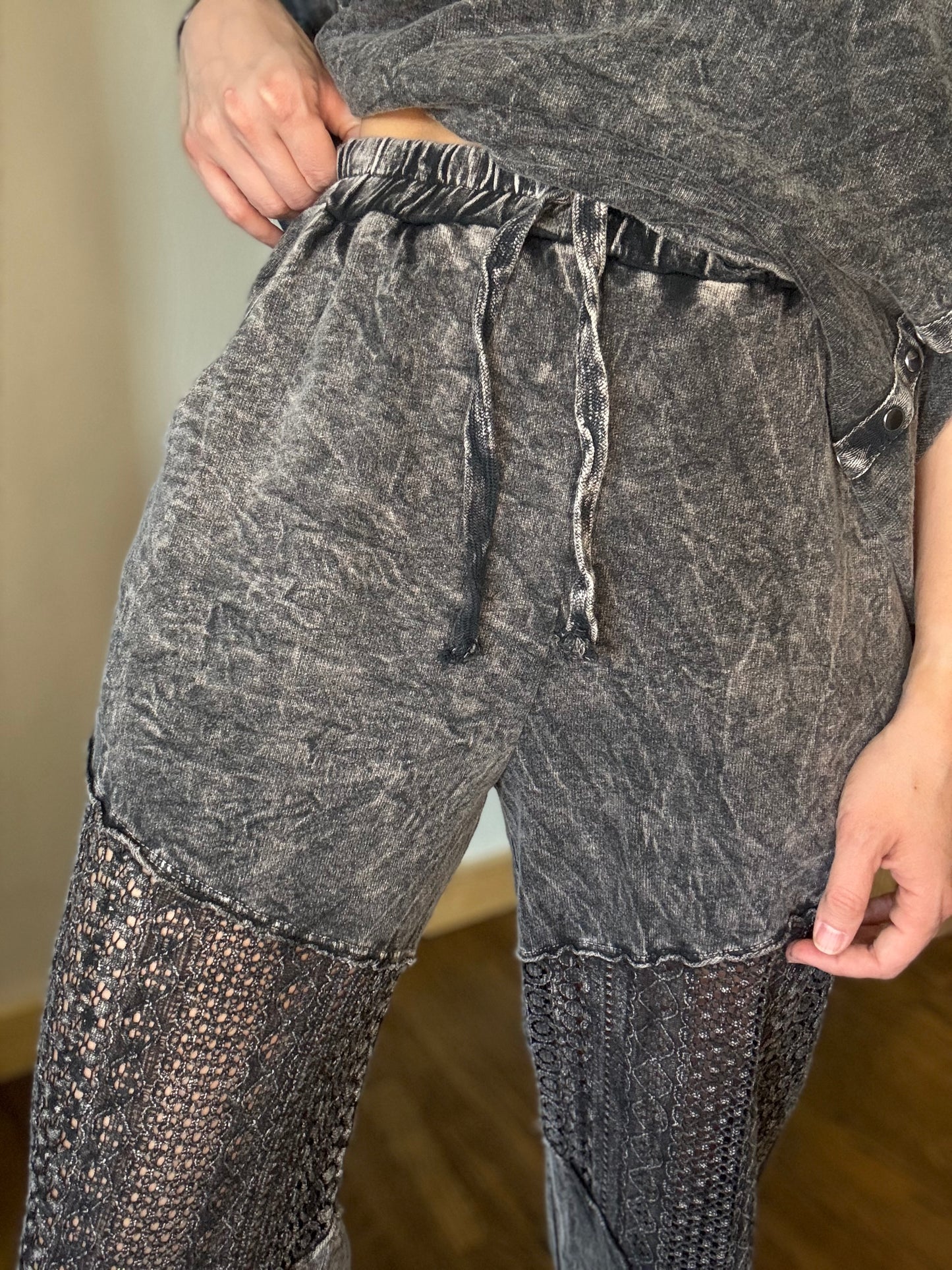 THE BLACK DAHLIA LOUNGE PANT