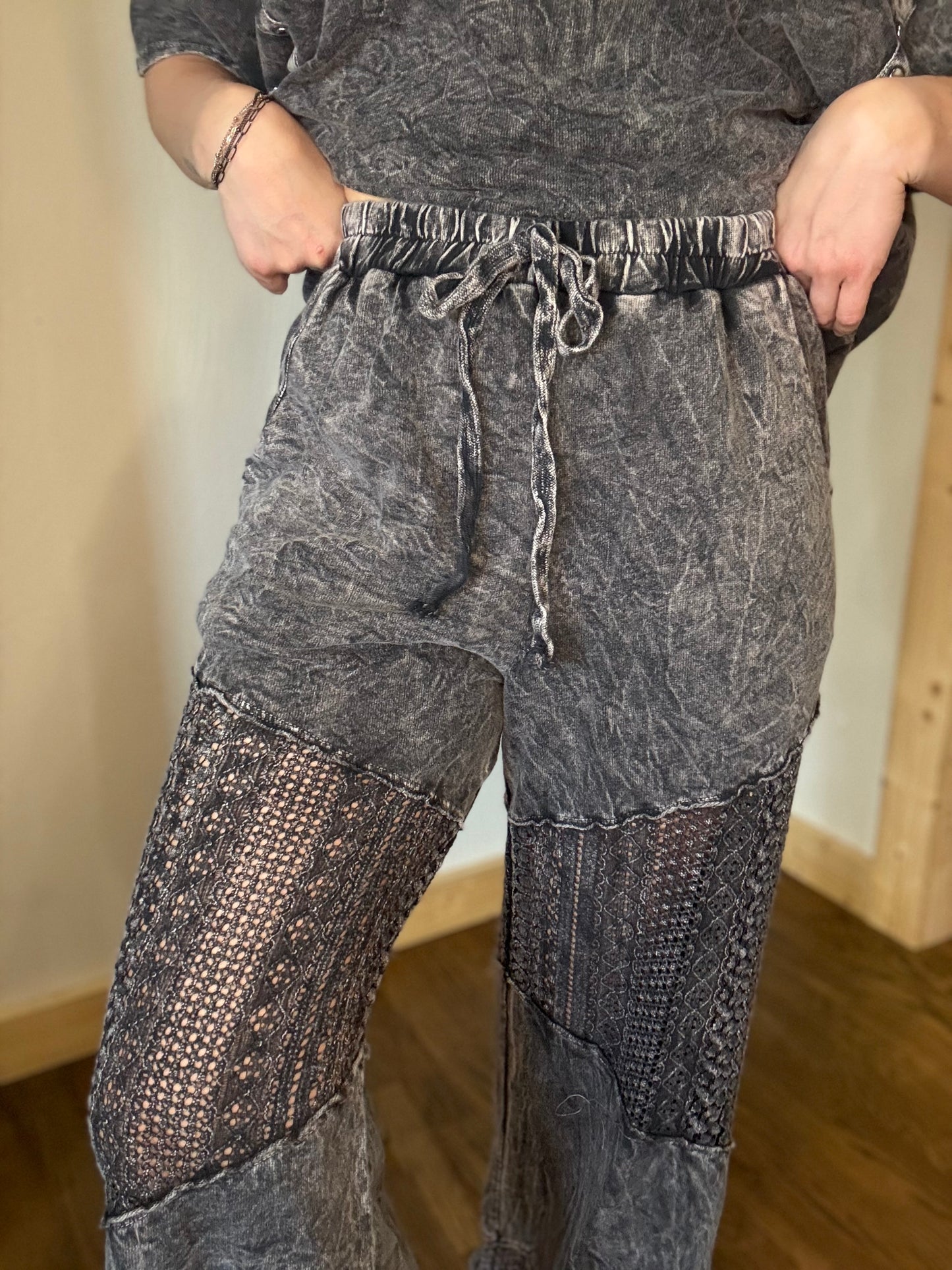 THE BLACK DAHLIA LOUNGE PANT